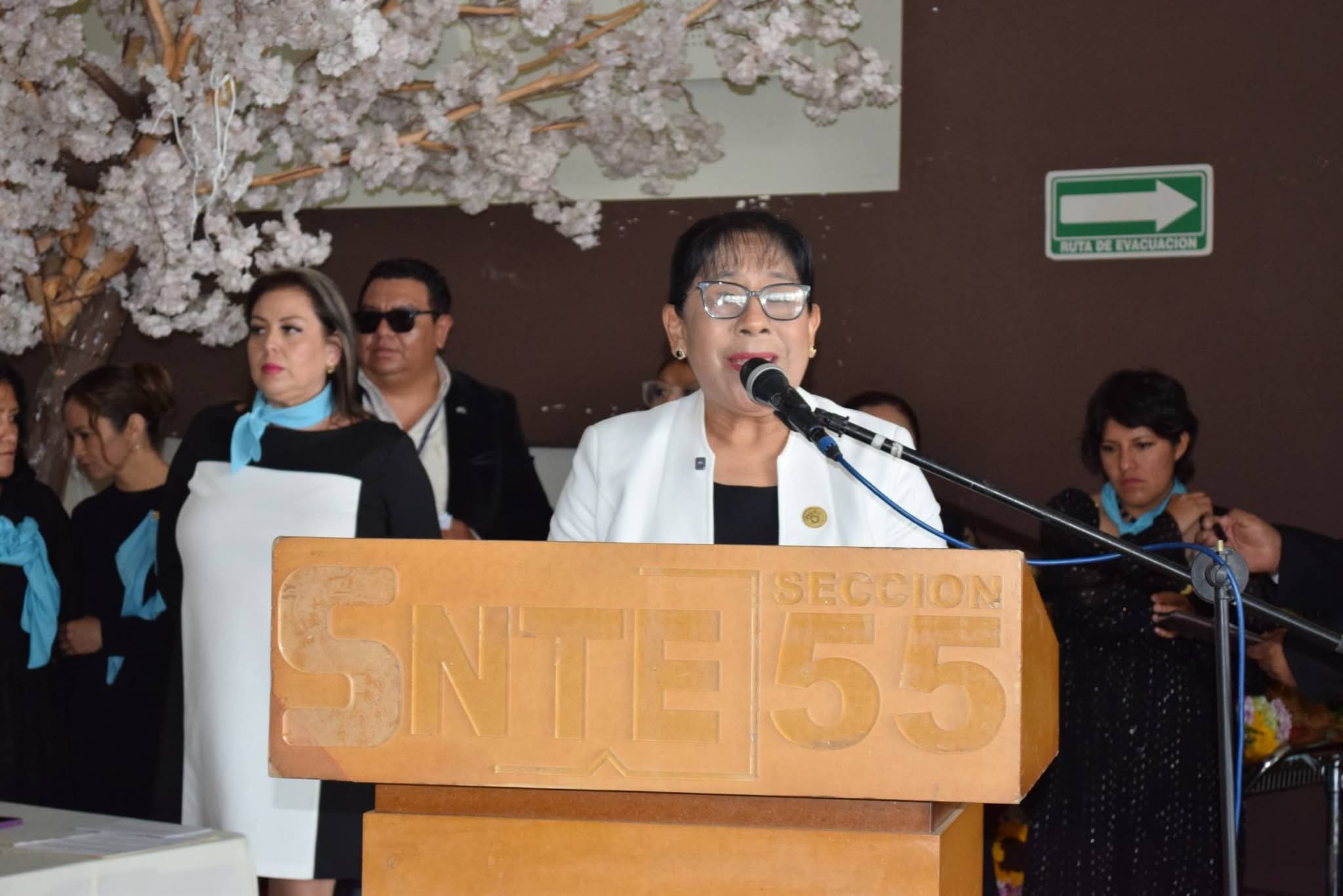 La Sección 55 reconoce a los maestr@s y exige se respeten sus derechos laborales y de prestaciones